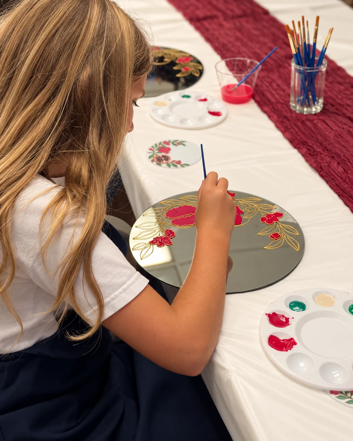 Participant choosing colors for her mirror